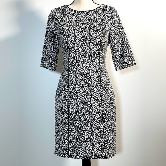 BANANA Republic Black White Printed Round Neck Half Sleeve Sheath Dress 2 - Picture 2 of 8
